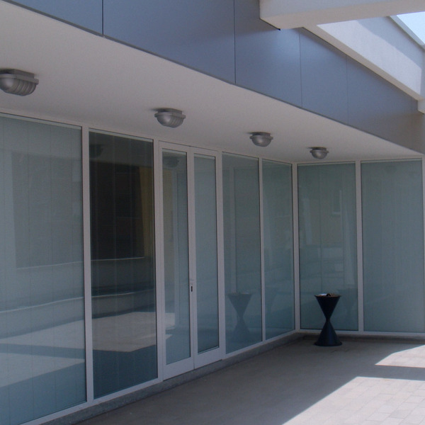 Realizzazione facciata, infissi e pensilina