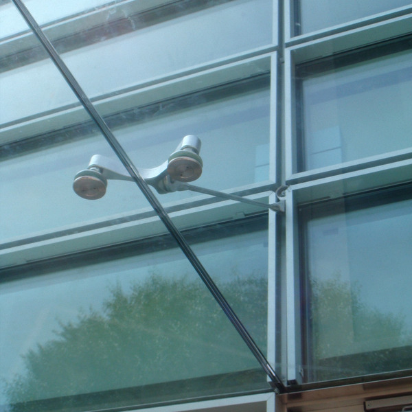 Realizzazione facciata, infissi e pensilina