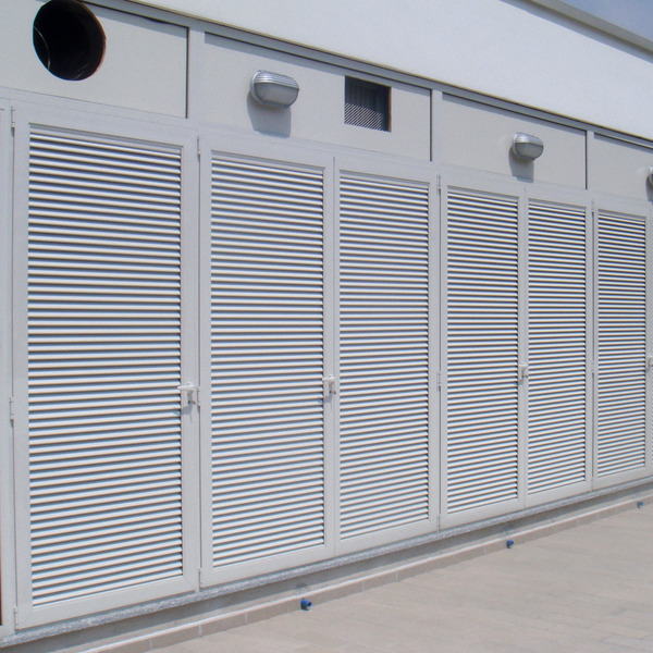 Realizzazione facciata, infissi e pensilina