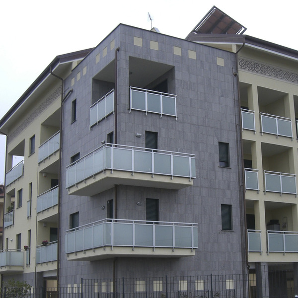 Realizzazione parapetti, vano scala e ingresso
