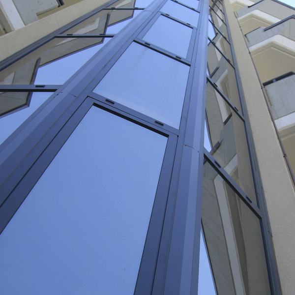 Vano scale specchiato sagomato