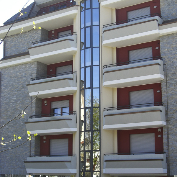 Realizzazione vano scala con vetro specchiato