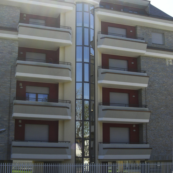 Realizzazione vano scala con vetro specchiato