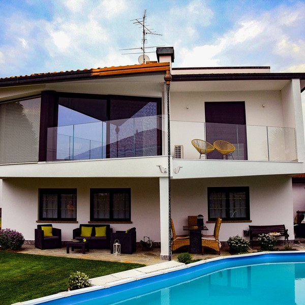Parapetto solo vetro per villa unifamiliare